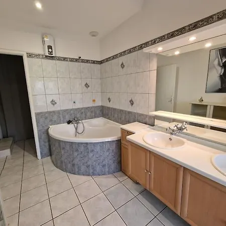 Vakantiehuis Les De Cherisey