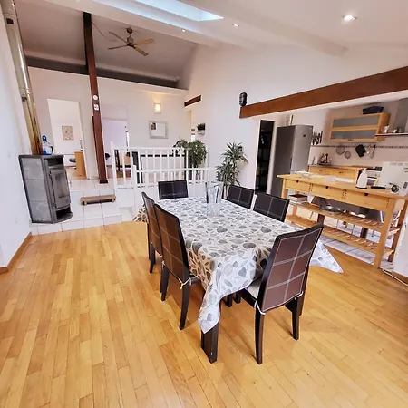 Gites Spacieux Avec Jardin Holiday home Cherisey