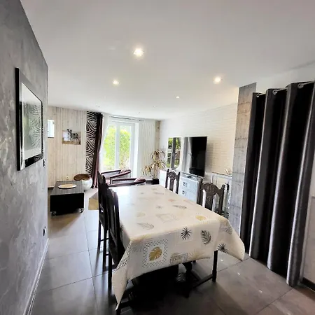 Holiday home Gites Spacieux Avec Jardin Cherisey